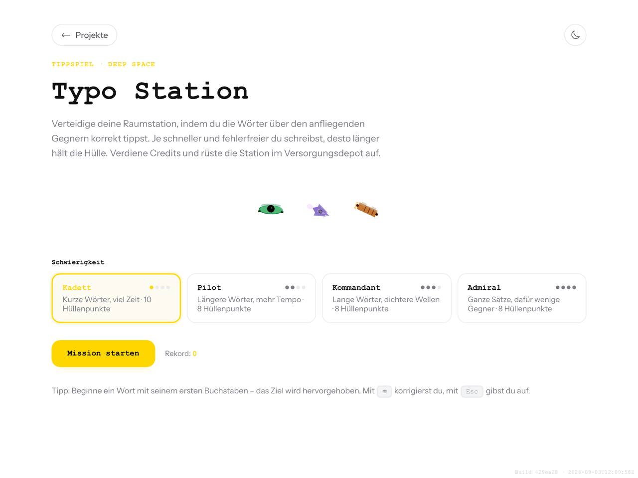 Startbildschirm von Typo Station: Titel, drei anfliegende Gegner und vier Schwierigkeitsstufen zur Auswahl